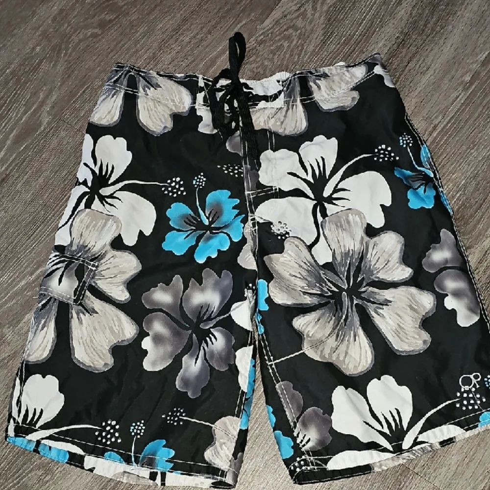 OP Men's Black,Blue,White Floral Swim Shorts. SZ XLARGE. 40-42 - Picture 1 of 3